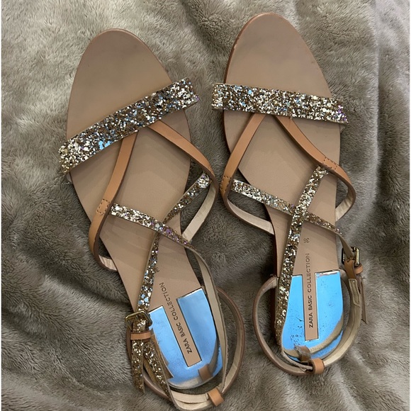 Zara Shoes - ZARA  BASIC COLLECTION gold sandals flat